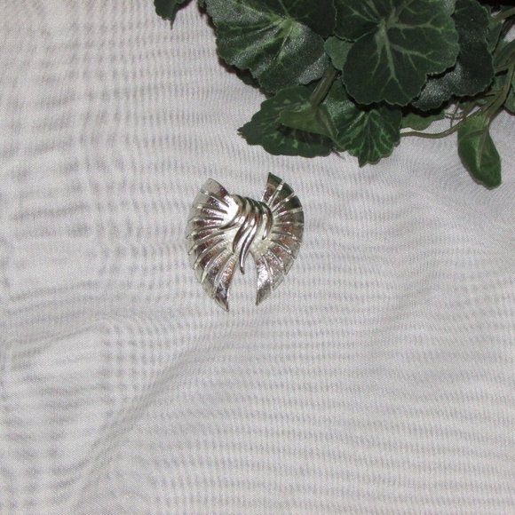 Vintage Brooch Silver Tone Bow Pin - Picture 4 of 6